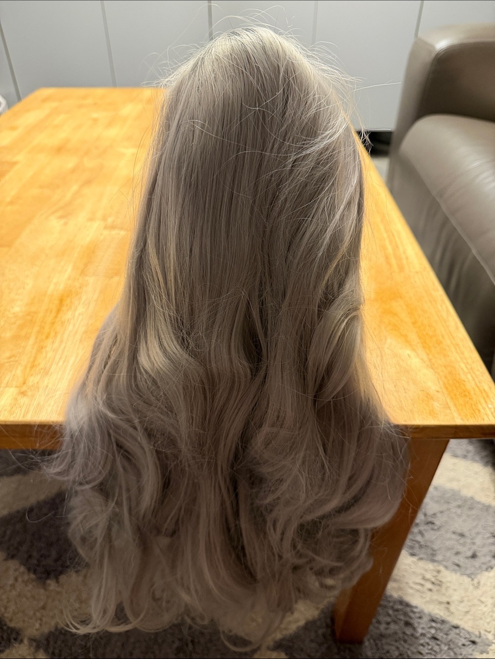 Long Wavy Women's Wig in Light Gray - Soft Natural Waves